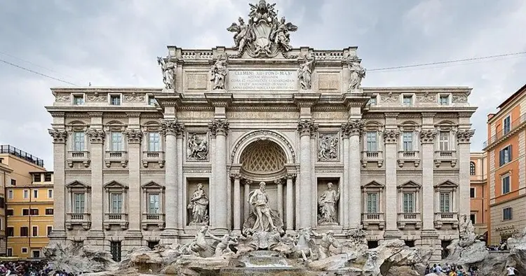 Fontana di Trevi piscina